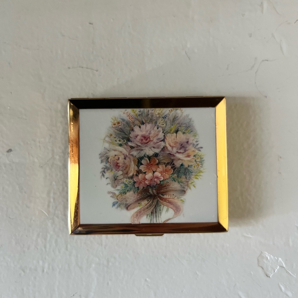 Vintage Elegant Floral Brass Stratton Powder Compact with Mirror and Brush